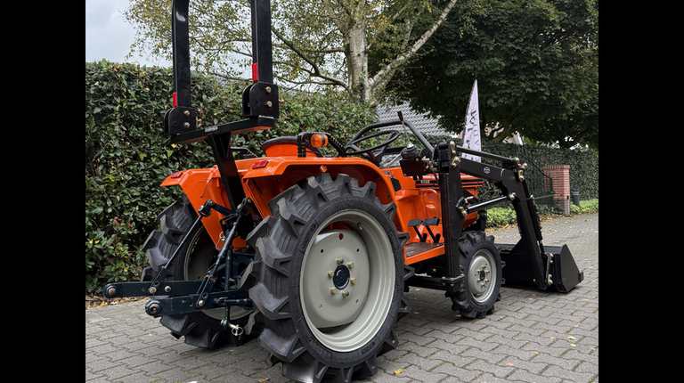 Kubota B1-17 mit Frontlader ab 125 € pro Monat.